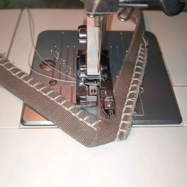 2pcs Snap On Overcast Presser Foot for Sewing Machines