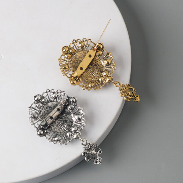 Vintage Queen Relief Metal Brooch with Rhinestones 2 Pack(Gold and Silver) - Image 3