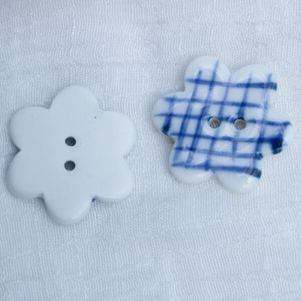 27mm Blue and White Porcelain Flower Shaped 2 Hole Ceramic Buttons 10pcs - Image 3