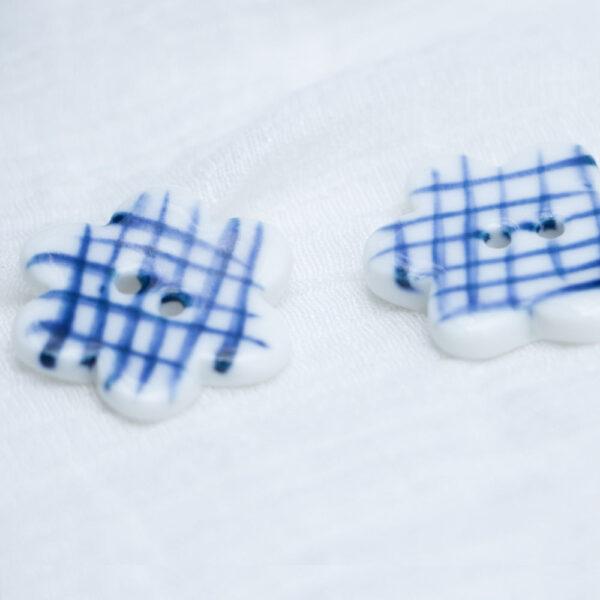 27mm Blue and White Porcelain Flower Shaped 2 Hole Ceramic Buttons 10pcs - Image 2
