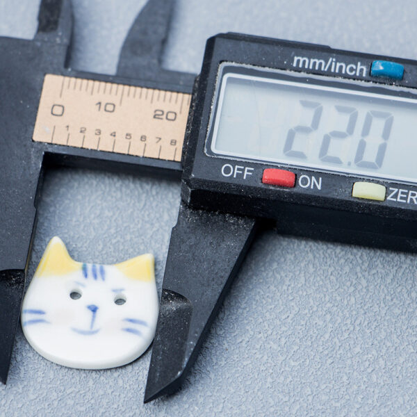 22mm Hand Painted Blue and White Pointy Eared Cat Ceramic DIY Decoration Button 10pcs - Image 3