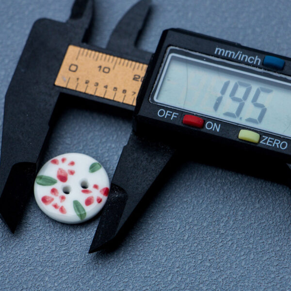 19.5mm Round 2 Hole Handmade Ceramic Buttons with Red Flowers 6PCS - Image 2