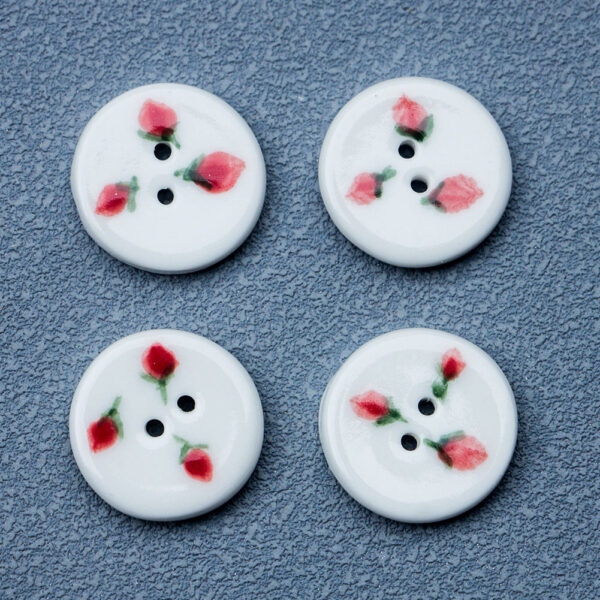 Round 2-Hole Ceramic Buttons with Hand-Painted Three Little Strawberries Pattern 6PCS - Image 4