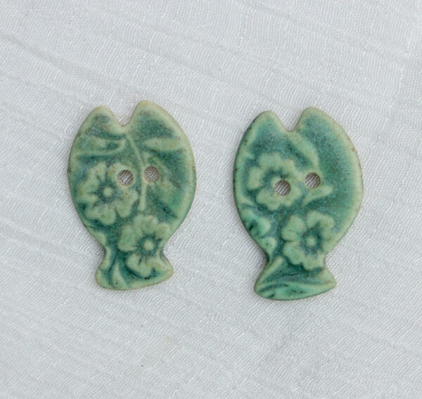30mm Rainbow and Bronze Green Hand Painted Fish 2 Hole Ceramic Buttons 6pcs - Image 4