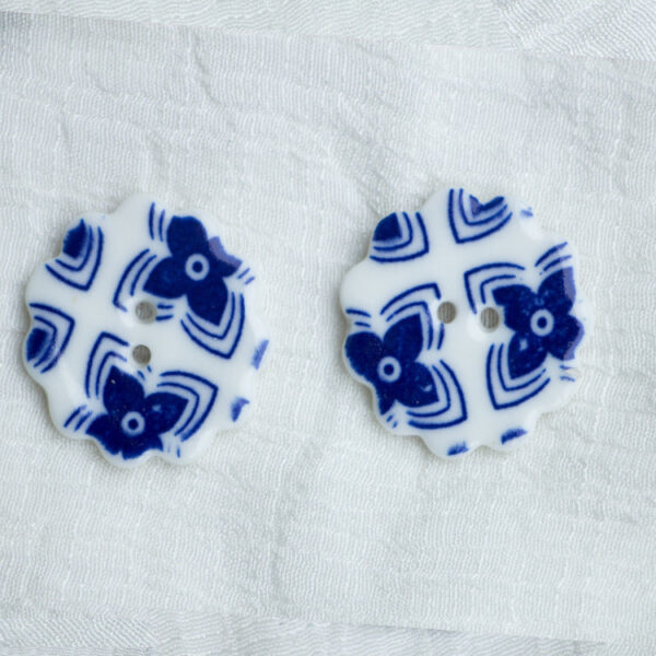 30mm 2-Hole Handmade DIY Ceramic Buttons Blue and White Flower Pattern 10pcs - Image 4