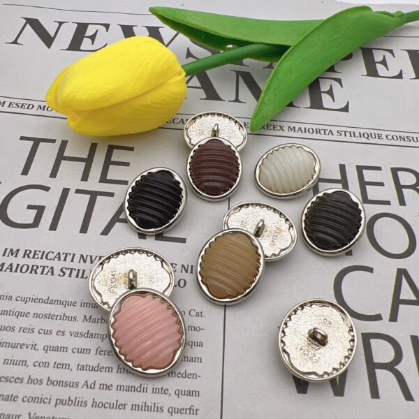 18/21/25mm Oval Stripe Resin Metal Shank Buttons 49 Pack