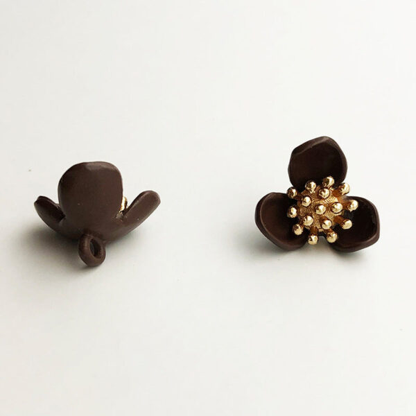 15mm Flower Style Metal Shank Buttons with Stamen 48 Pack - Image 2