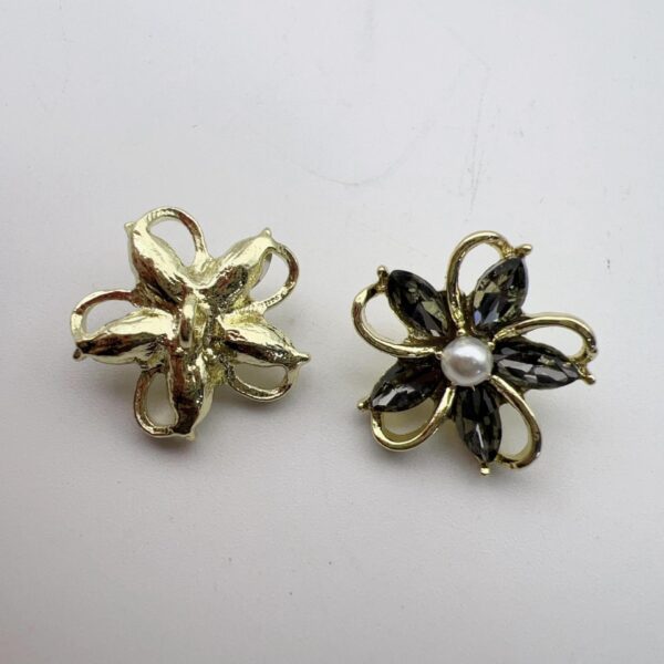 Vintage Flower Hollowed Pearl Metal Shank Buttons 50 Pack - Image 9