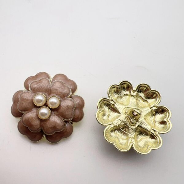 28mm Pearl Five-Petal Flower Vintage French Metal Shank Buttons 48 Pack - Image 2