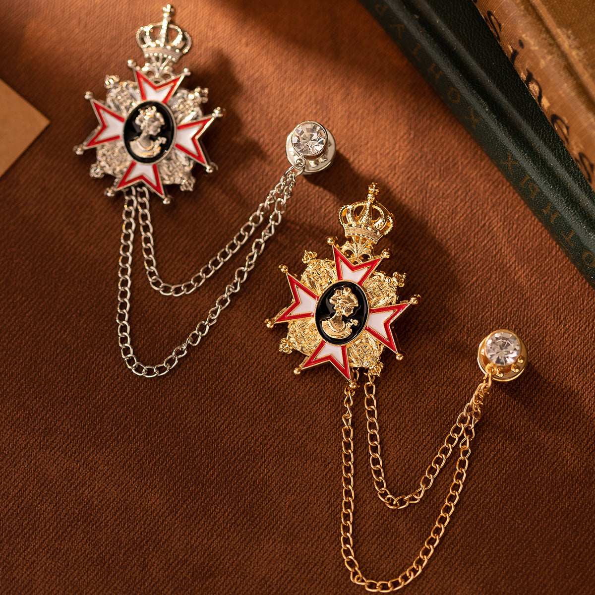 Men's Baroque Retro Metal Crown Queen Portrait Brooch Pin Badge 2 Pack