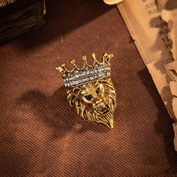 Vintage Lion Head Diamond Crown Pin Badge 4 Pack - Image 4