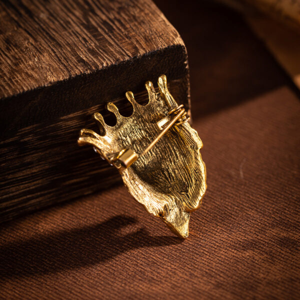 Vintage Lion Head Diamond Crown Pin Badge 4 Pack - Image 3