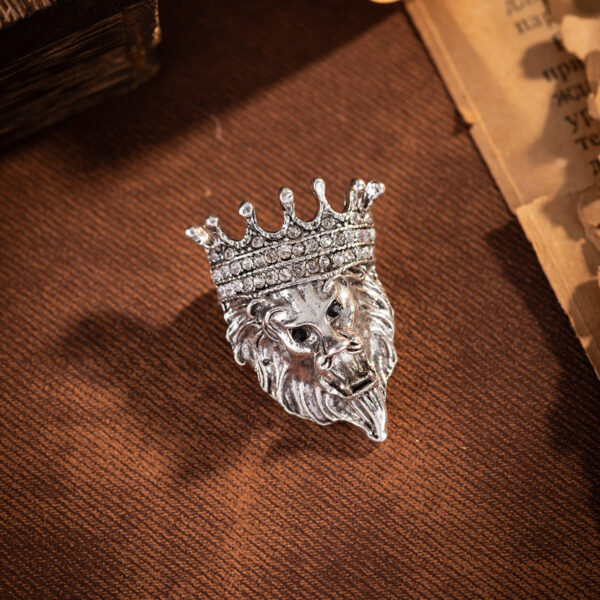 Vintage Lion Head Diamond Crown Pin Badge 4 Pack - Image 5