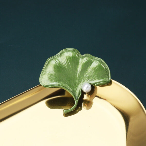 Korean Fashion Green 3D Leaf Brooch Creative Plant Pearl Pin 8 Pack - Image 3
