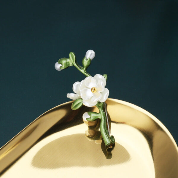 Korean Fashion Green 3D Leaf Brooch Creative Plant Pearl Pin 8 Pack - Image 8