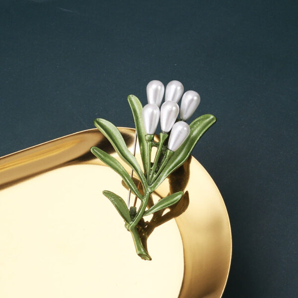 Korean Fashion Green 3D Leaf Brooch Creative Plant Pearl Pin 8 Pack - Image 5
