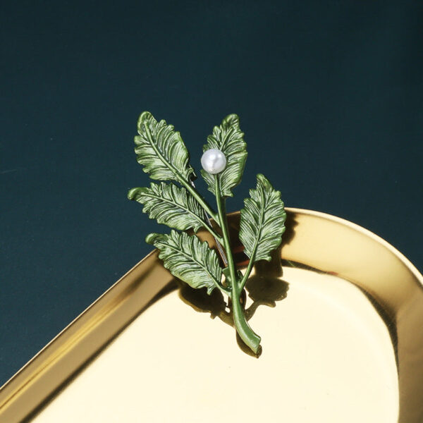 Korean Fashion Green 3D Leaf Brooch Creative Plant Pearl Pin 8 Pack - Image 4