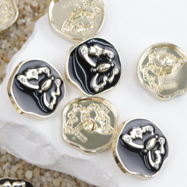 15-23mm Irregular Shaped Metal Shank Buttons White Black Butterfly Pattern 20pcs - Image 2