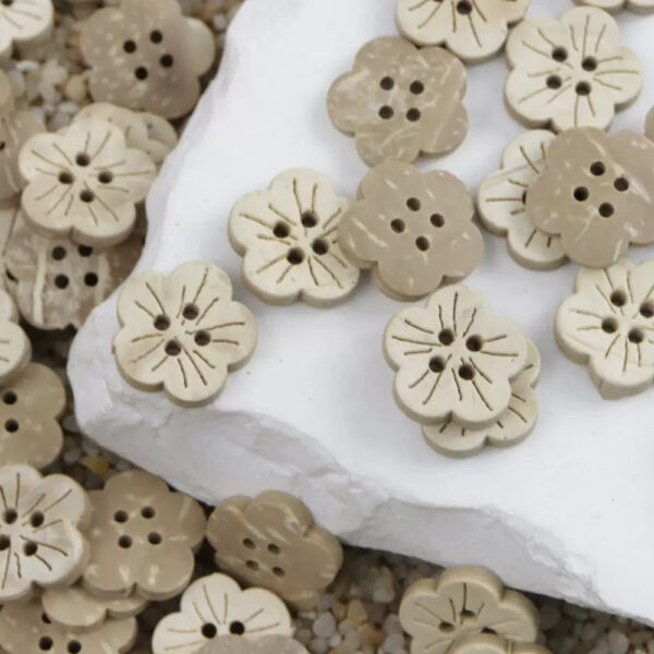 15/17.5mm Flower Shaped 4 Hole Natural Coconut Shell Buttons 100pcs - Image 4