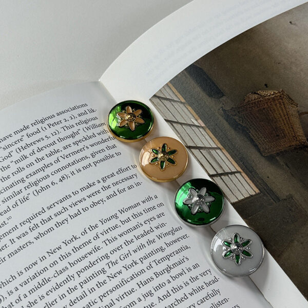 Oil-Painted Flower Pattern Alloy Base Buttons 5pcs - Image 3