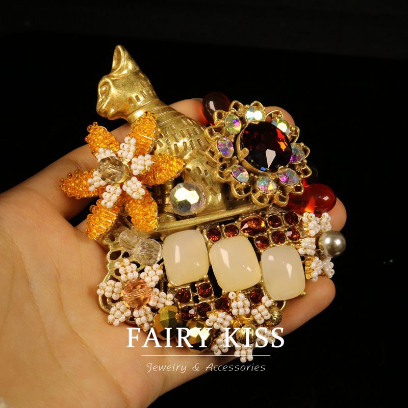 Vintage Handcrafted Jelly Flower Cat Brooch - Image 2