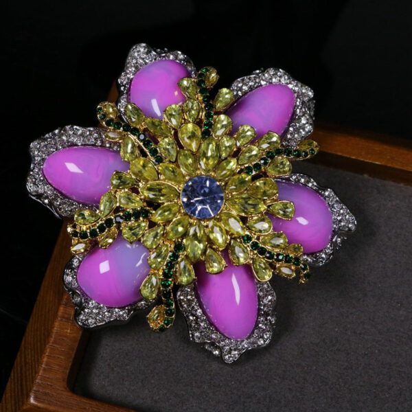 French Vintage Pink Rhinestone Glass Brooch with Electroplated Gold - Image 3