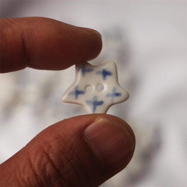 20/30mm Five Pointed Star 2 Hole Blue and White Ceramic Sewing Buttons 4PCS - Image 3