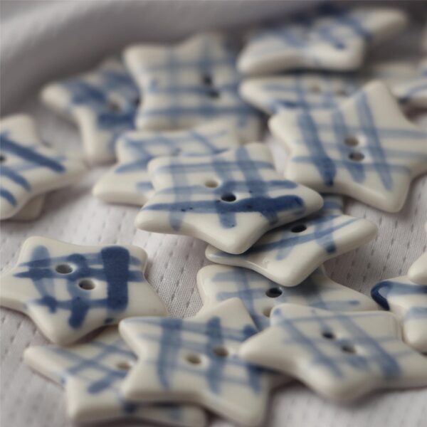 20/30mm Five Pointed Star 2 Hole Blue and White Ceramic Sewing Buttons 4PCS - Image 2