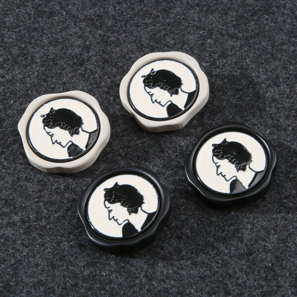 18/23/25mm Black White Female Portrait Resin Metal Shank Buttons 15 Pack - Image 3