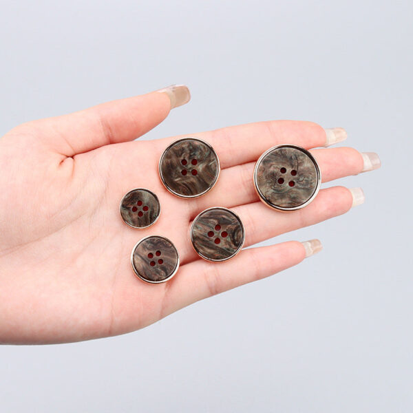 15-25mm Round Metal Resin Combined Four Hole Buttons 25 Pack - Image 2
