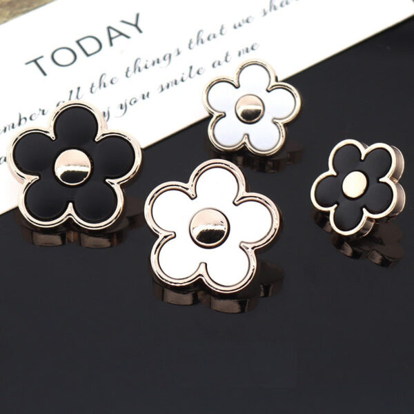 15/20mm White Black Floral Shaped Metal Resin Shank Buttons 12pcs - Image 3