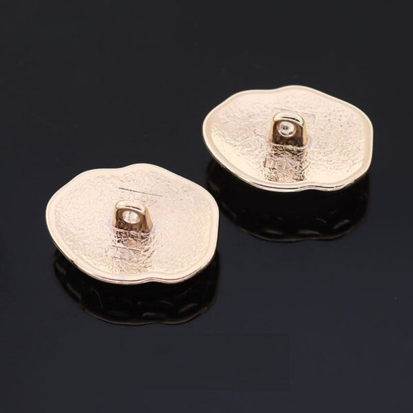 17/20/23mm Irregular White Black Resin Golden Metal Shank Buttons 12pcs - Image 2