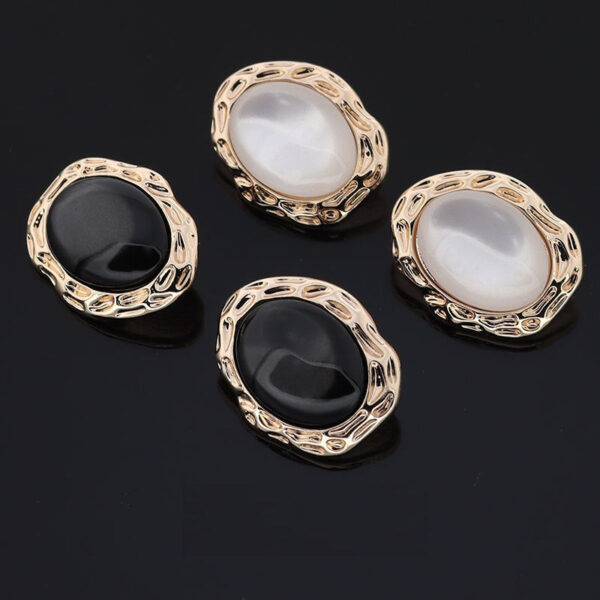 17/20/23mm Irregular White Black Resin Golden Metal Shank Buttons 12pcs - Image 4