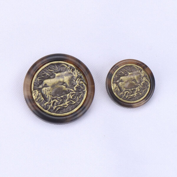 Vintage Lion Head Metal Resin Combined Buttons for Outerwear 20 Pack - Image 3
