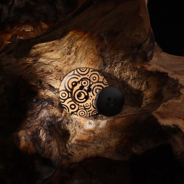 11.5/25mm Round 4 Hole Painted Laser Carved Tiger Stripe Poplar Wood Buttons - Image 2