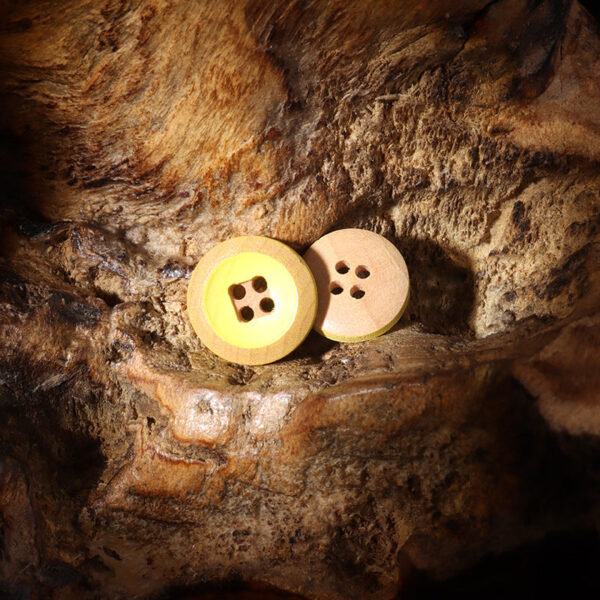 12.5mm Round 4 Hole Poplar Wooden Buttons with Yellow & White Paint 70pcs - Image 2