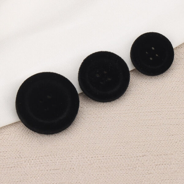 18/21/25mm Black White Thickened Round Resin Flocked Buttons 15 Pack - Image 2