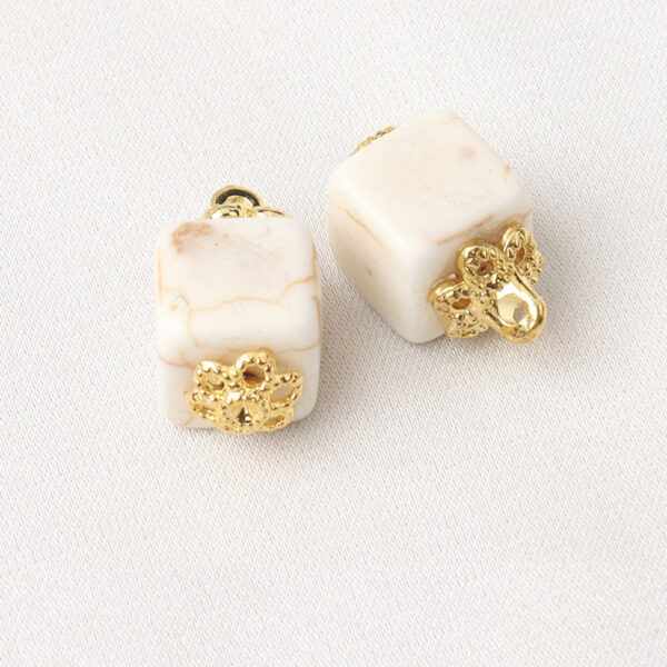 White & Blue Resin Flower Mount Buttons Square Round Cylindrical Hexahedral 20pcs - Image 4