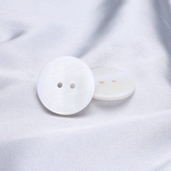 9-25mm Round Two-Hole White Pearl Shell Buttons for Shirts Suits 90 Pack - Image 2