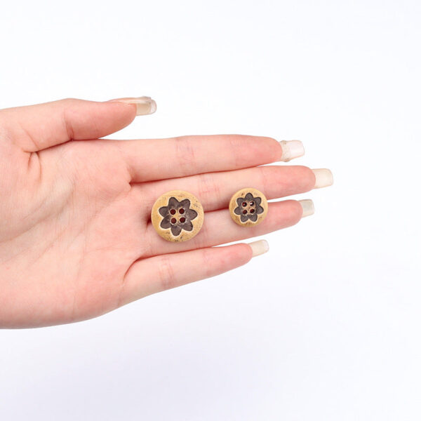 15/20mm Round Distressed 4-Hole Painted Poplar Wood Buttons with Floral Pattern 30pcs - Image 3