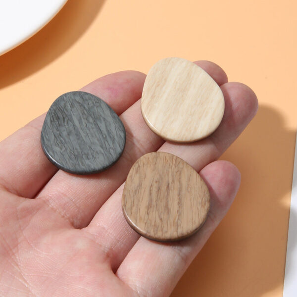 Oval Wood Grain Resin Shank Buttons 20 Pack(19/24/27/33mm) - Image 2