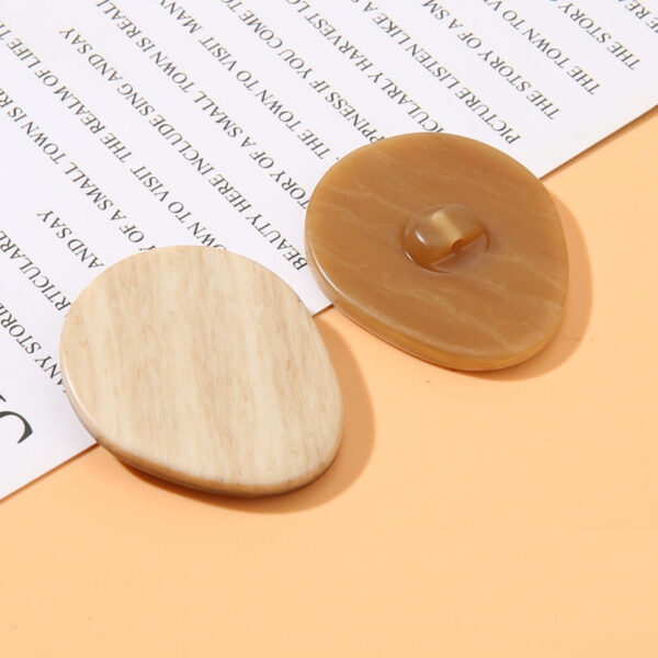 Oval Wood Grain Resin Shank Buttons 20 Pack(19/24/27/33mm) - Image 5