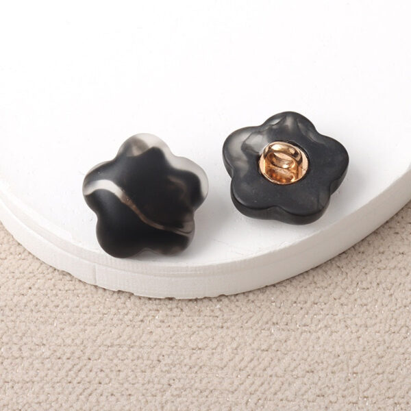White Black Brown Resin Heart Flower Square Shape Shank Buttons 40 Pack - Image 6