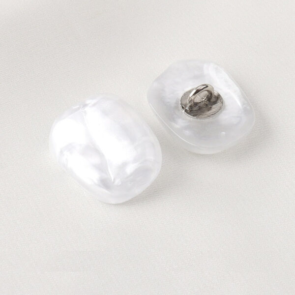 12-21mm Imitation Shell Pearl Luster White Black Shank Buttons 30 Pack - Image 3