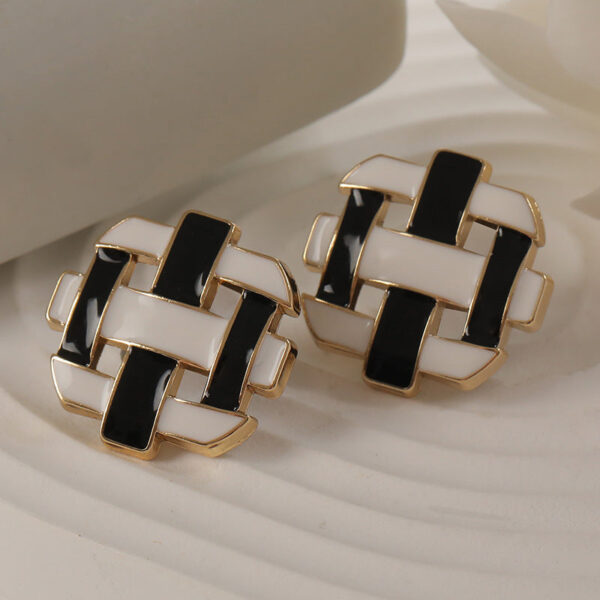 24MM Retro Grid Hollow Black and White Oiled Zinc Alloy Metal Button 10pcs - Image 3