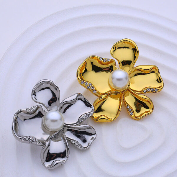 Floral Pearl and Crystal Gold Chrome Plated Metal Buttons 5pcs - Image 3