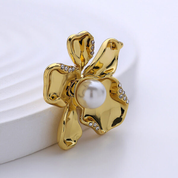 Floral Pearl and Crystal Gold Chrome Plated Metal Buttons 5pcs - Image 5