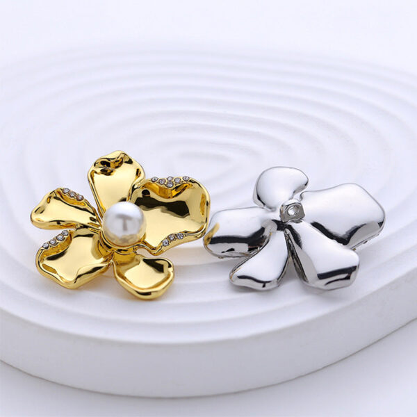 Floral Pearl and Crystal Gold Chrome Plated Metal Buttons 5pcs - Image 2
