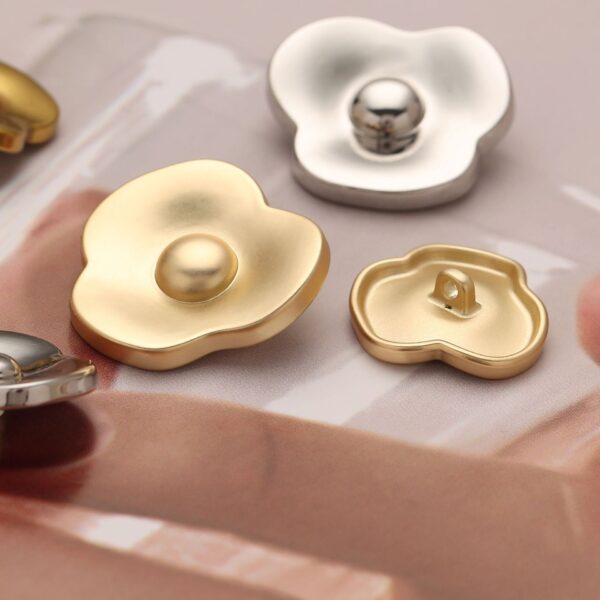 Clover-Shaped Gold and Silver Zinc Alloy Metal Button 6pcs - Image 2