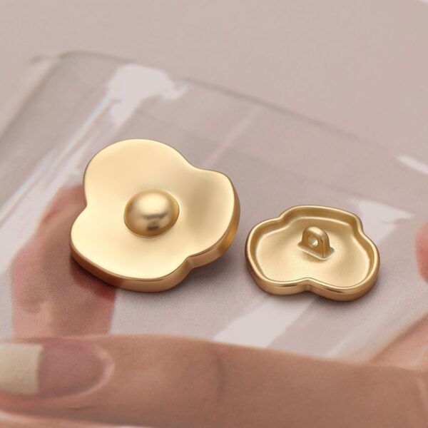 Clover-Shaped Gold and Silver Zinc Alloy Metal Button 6pcs - Image 4